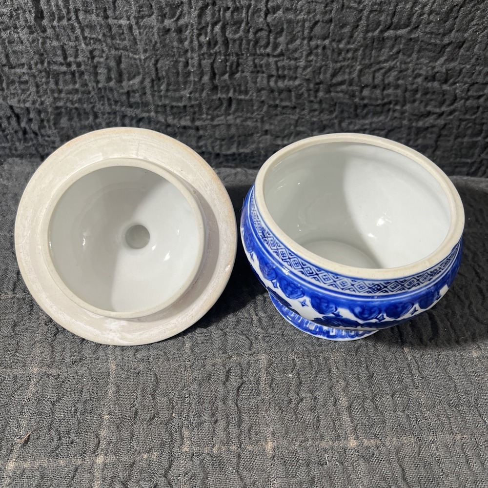 Blue White Round Floral Ceramic Footed Jar Urn Lid Decorative China Chinoiserie - Picture 3 of 7